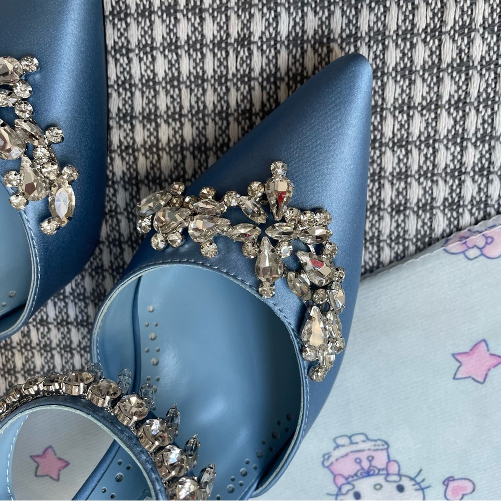 Manolo Blahnik Blue Embellished Pointed-Toe Mules - Picture 4 of 9